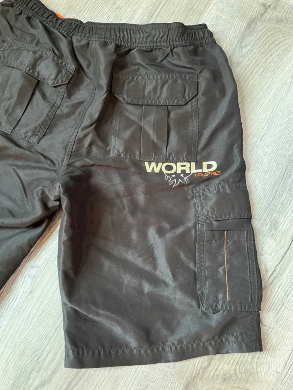 Vintage World Industries Skateboards Flameboy Cargo Board Shorts 90s Y2k large